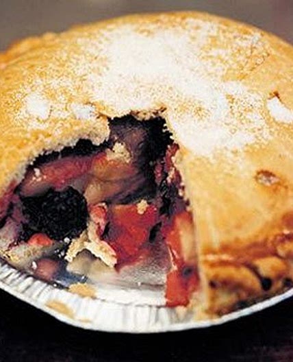 Blackberry & apple pie