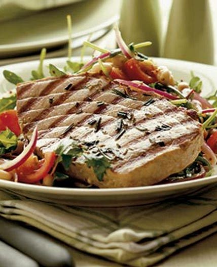 Griddled tuna with bean & tomato salad
