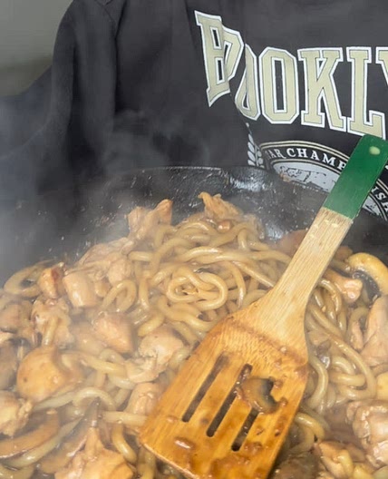 Hoisin udon with chicken & mushrooms