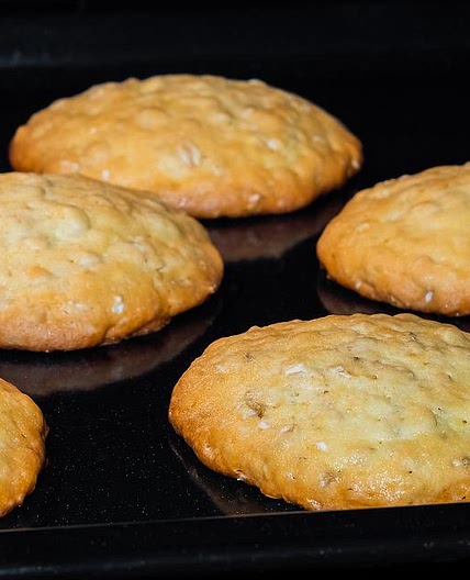 The Best Lemon Oatmeal Cookies Recipe for Refreshing Summer Snacking