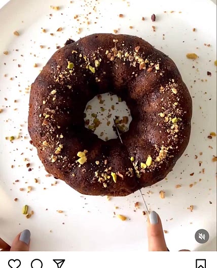 Healthy date cake