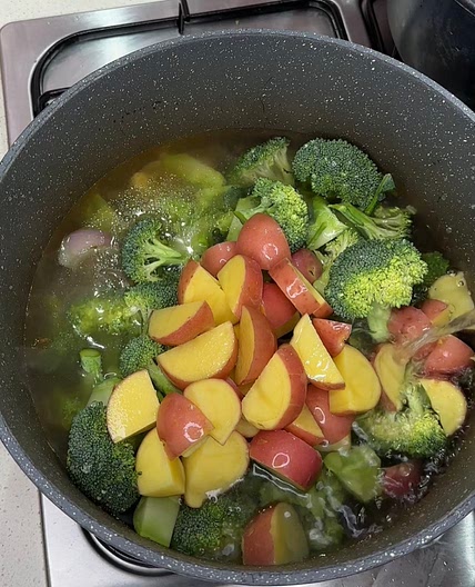 Creamy Broccoli and potato soup 