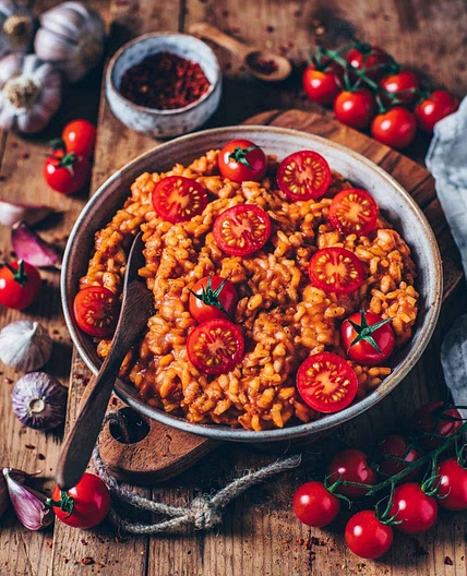 Cremiges veganes Tomaten-Risotto