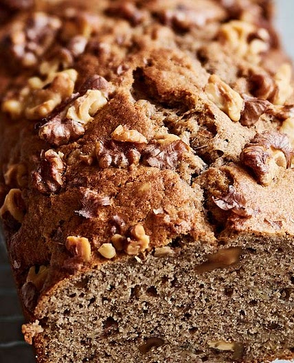 Banana and walnut loaf cake
