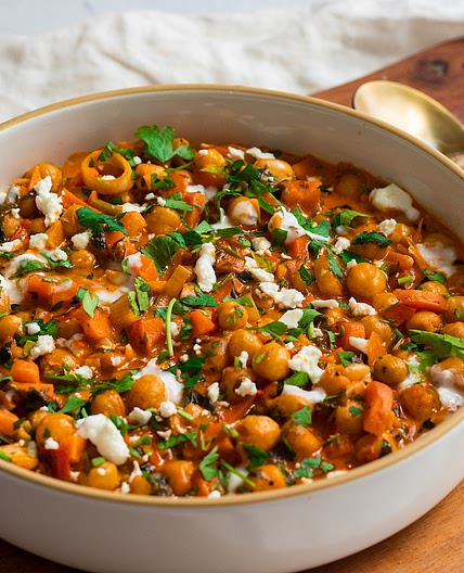 Harissa Chickpea Skillet with Leeks and Carrots (vegan)