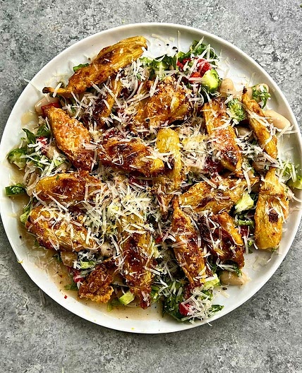 CRISPY PARMESAN ARTICHOKE SALAD WITH LEMON CAPER DRESSING! This 