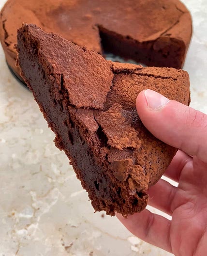 FLOURLESS CHOCOLATE CAKE