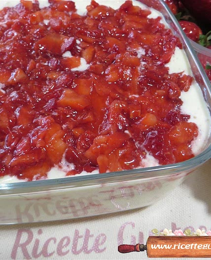 Tiramisù alle fragole e yogurt