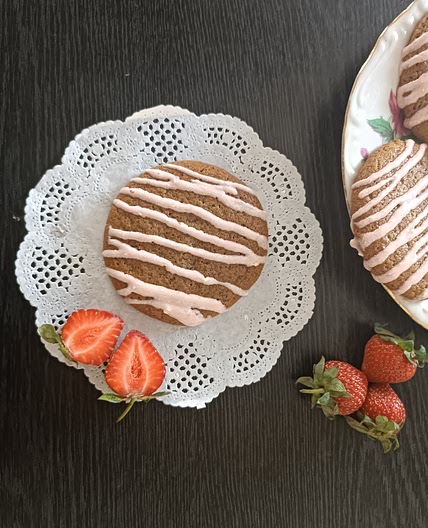 Strawberry Gingerbread Cookies