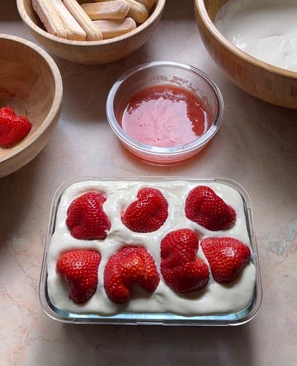 Creamy strawberry tiramisu 🍓