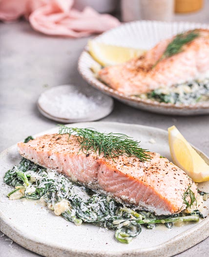 Lemony Butter Baked Salmon with spinach – Recipe – Diet Doctor