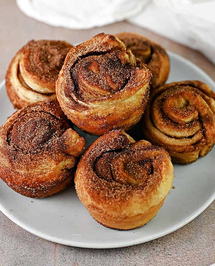 Cinnamon Roll Cruffins with Puff Pastry
