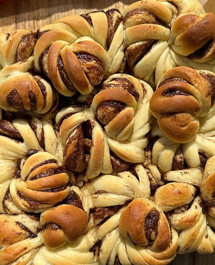 soft &amp; gooey cinnamon twisty buns 🤎⤵️ These are the best tast