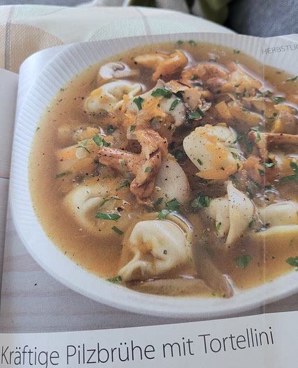 Pilzbrühe mit Tortellini