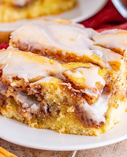 Homemade Cinnamon Roll Cake (+Video)
