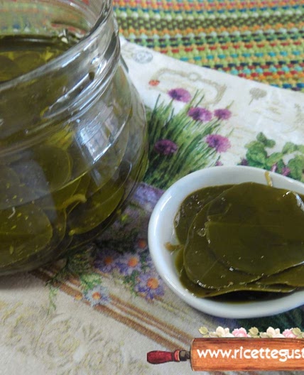 Foglie di capperi sott'olio