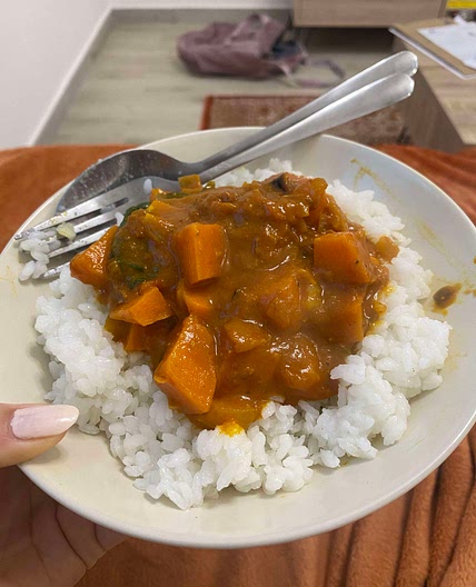 Sweet potato and spinach curry 