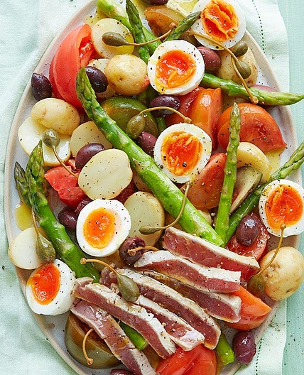 Seared tuna & asparagus niçoise