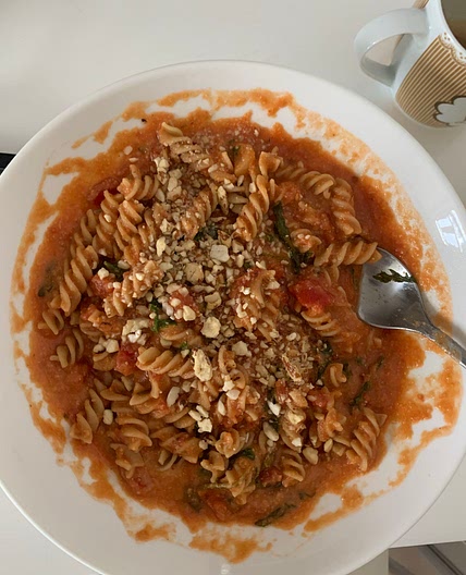 Creamy rucola tomato pasta