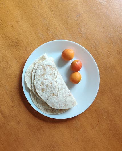 Repas midi - Quesadillas et abricot