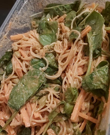 Rainbow-Peanut-Nudelsalat