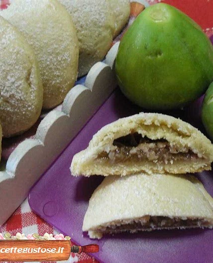 Frollini noci e fichi freschi