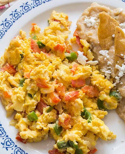 Huevos a la Mexicana (Mexican style eggs)