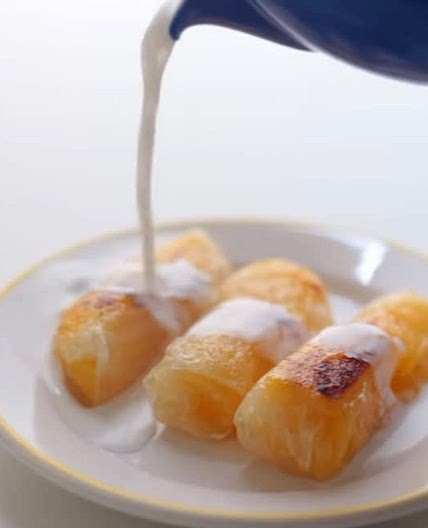 Crispy mango rolls
