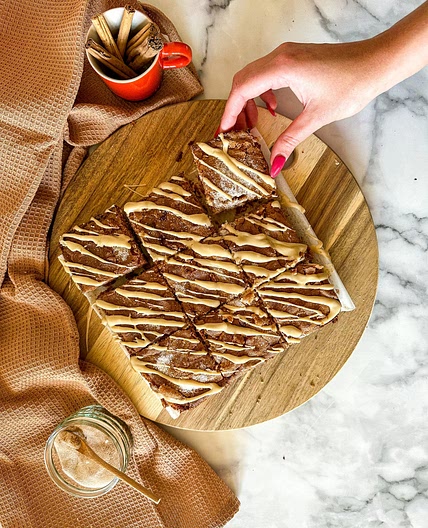 Fudgy Cinnamon Roll Blondies