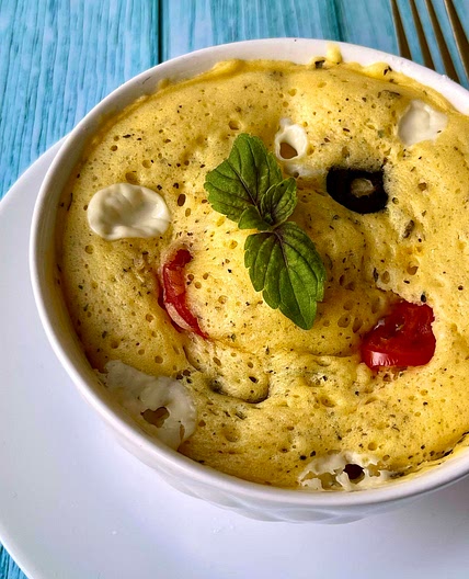 2 Minute Feta Tomato Mug-Cake 