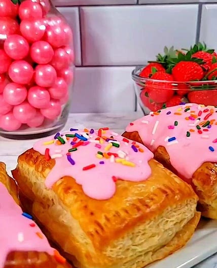 Homemade Strawberry Puff Pastry Pop Tarts