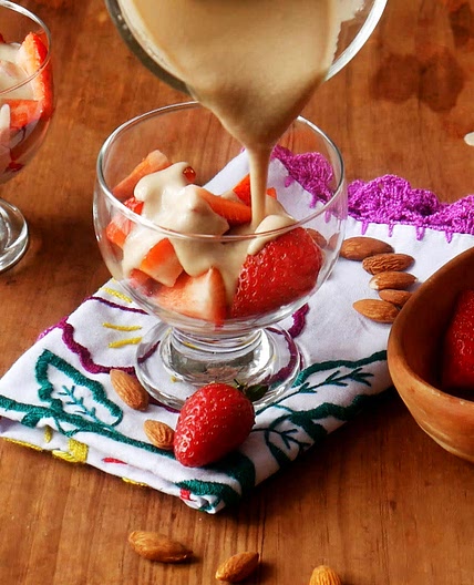 Vegan Fresas con Crema (Strawberries and Cream Dessert)
