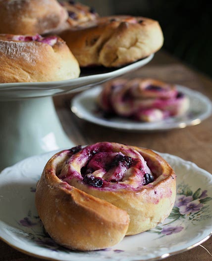 Blackcurrant Sweet Buns (Solbærsnurrer) - North Wild Kitchen