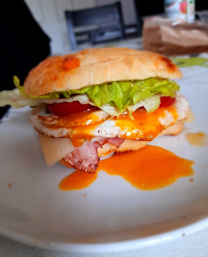 Extremely Easy Homemade Breakfast Burger
