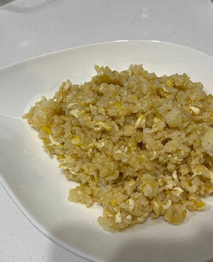 Egg fried rice, super simple kick for korean style breakfast