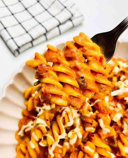 Super Easy Cheesy Tomato Pasta