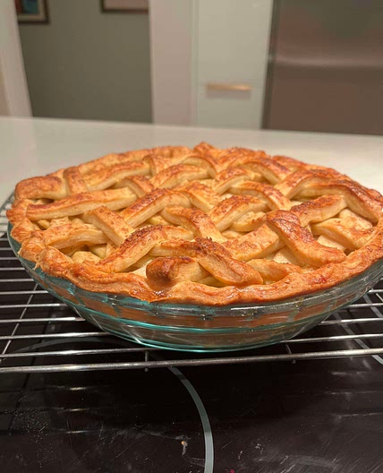 Apple pie w/ cheddar crust