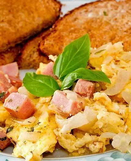Huevo con jamón