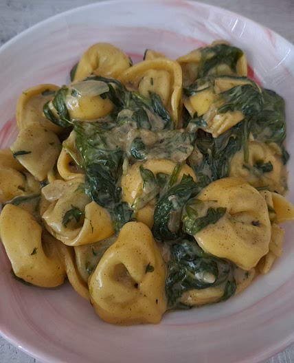 One Pot Tortellini mit Spinat
