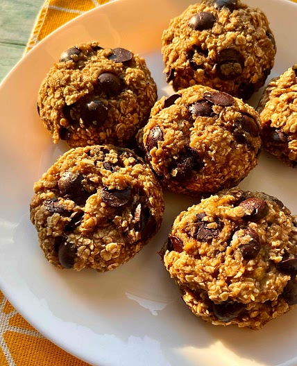 3 Ingredient Chocolate Chip Oat Cookies 