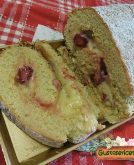 Rotolo fragoline di bosco e crema alla fava tonka