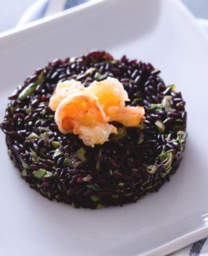 Riso Venere con gamberetti e zucchine