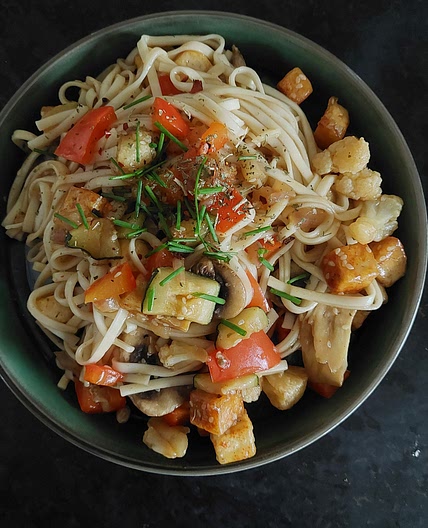 Udon smażony z tofu