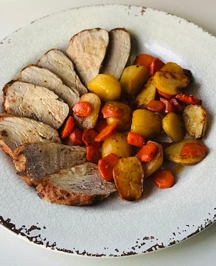 Lomo de Cerdo con Guarnición de Patatas y Zanahorias