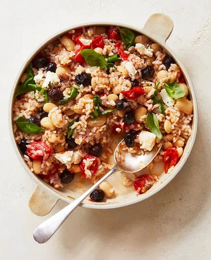 Oven-baked tomato rice with butter beans