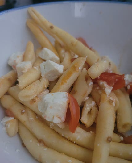 low-calorie cheese & tomato pasta
