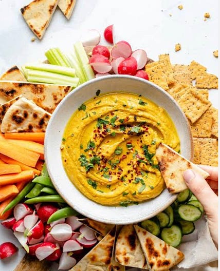 Turmeric Pita & Garlic dip 
