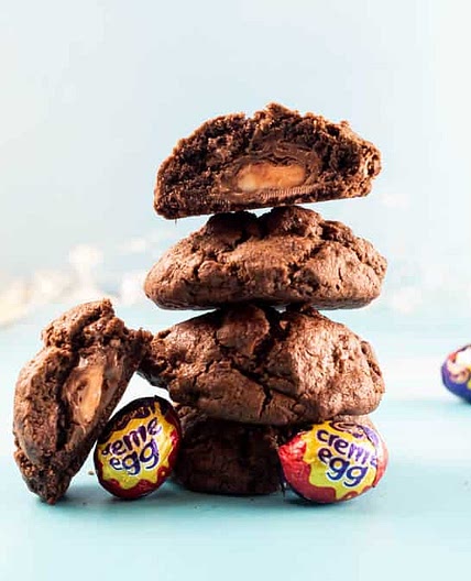 Easter Stuffed Creme Egg Cookies