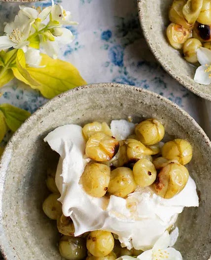Grilled gooseberries and lemon zest meringues