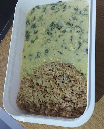 Linsen-Spinat-Kokos-Curry mit Würzreis